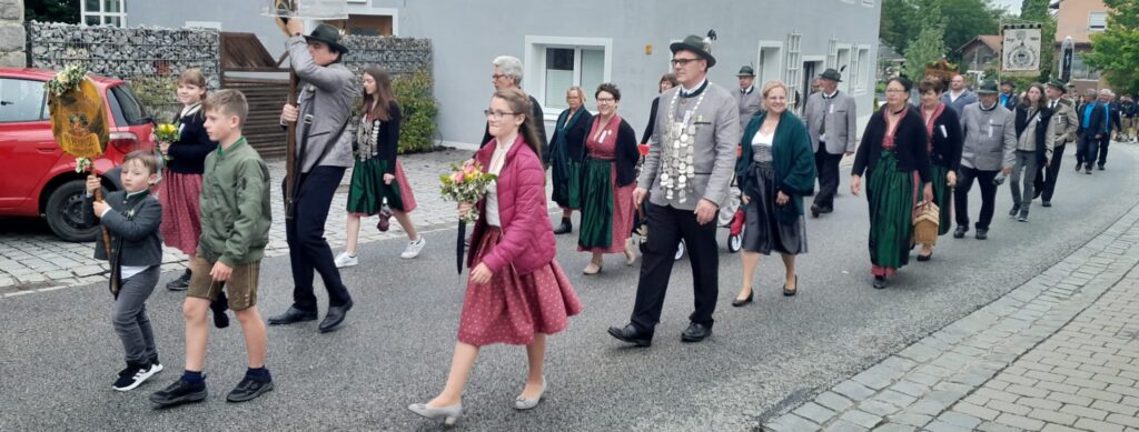 Festzug zur Fahnenweihe
